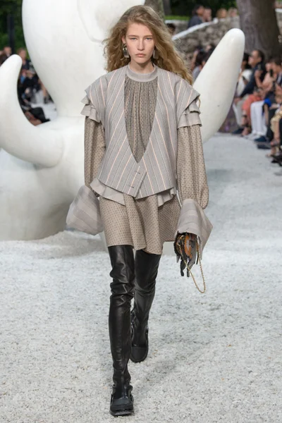 Look 3